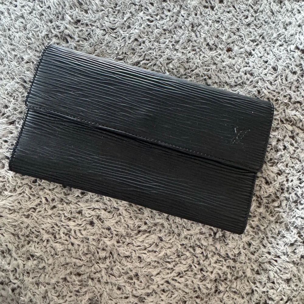 Black Epi Leather Long Wallet - Picture 2 of 6